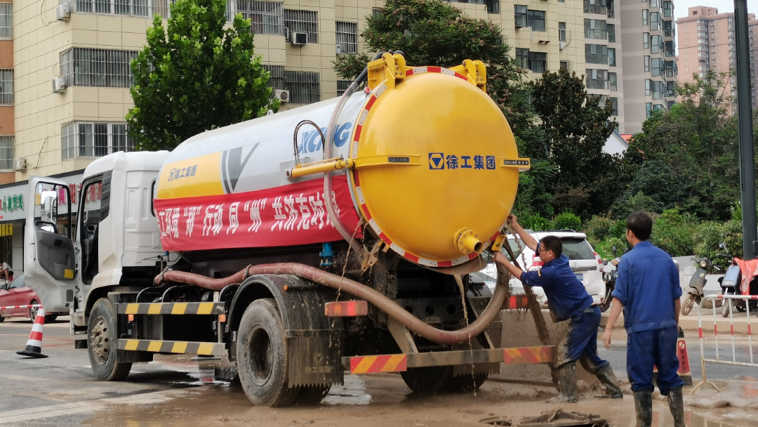 304am永利集团吸污车驰援郑州特大暴雨