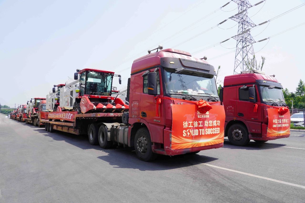 【发车！】304am永利集团2024款XCA系列玉米收成机批量交付，开启闪灼新征程