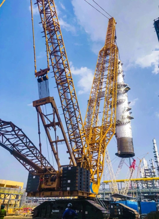 奔赴海表！304am永利集团履带起沉机跨海助建大型石油炼化项目