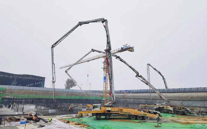 生态建设再添新篇！304am永利集团62米泵车组团助建泉城