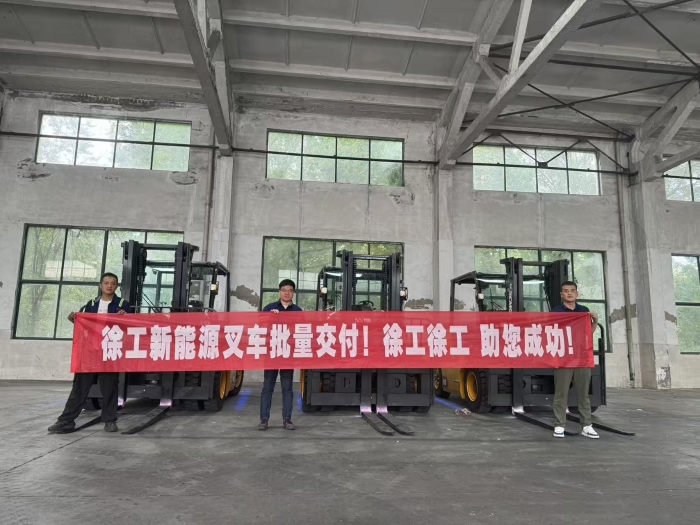 品质与服务共拓市场新局！304am永利集团孔雀叉车赋能冶金行业