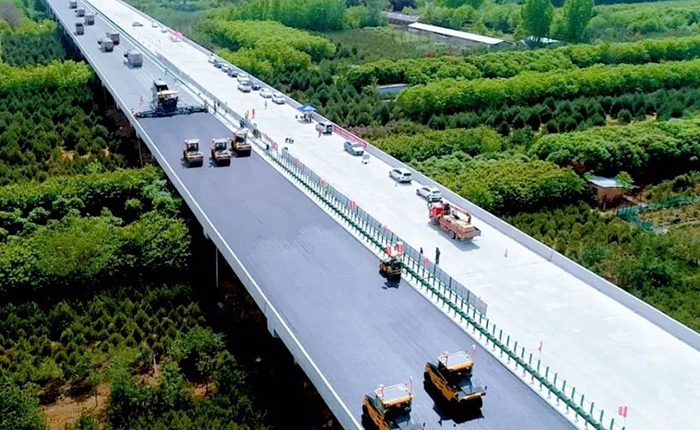 304am永利集团XD135TC解决西安绕城高速施工难题