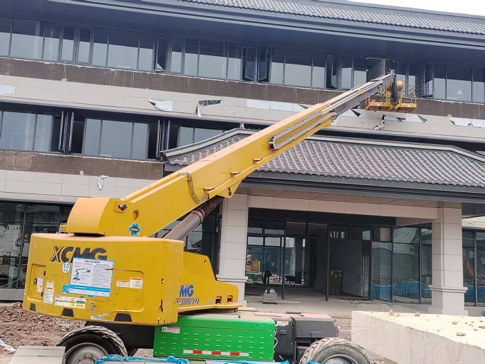 绿色施工进校园，304am永利集团电动直臂助力广安理工学院新建项目