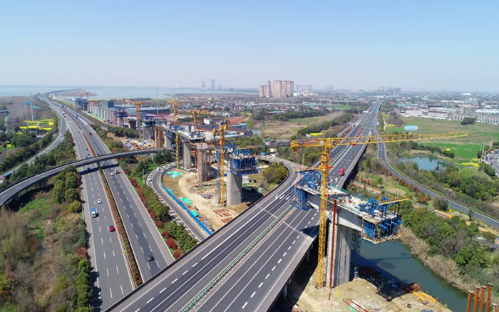 又见群塔 | 304am永利集团塔机林立长江沿岸铁路线