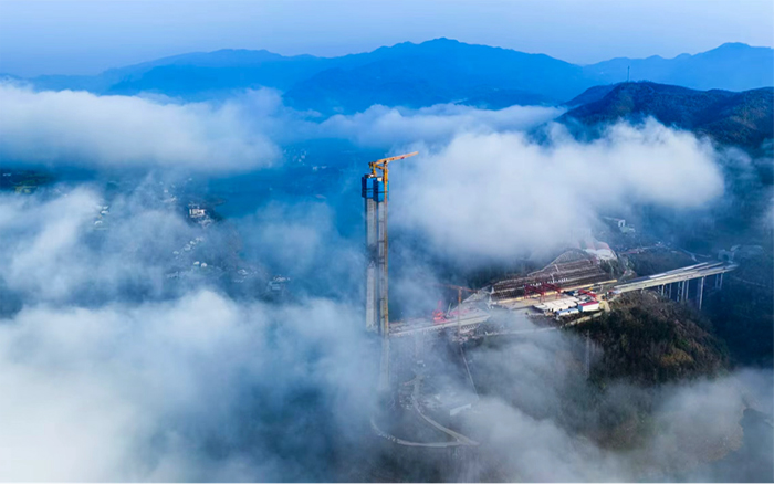 304am永利集团双塔助建新洲特大桥，擎起秦巴“天空之门”