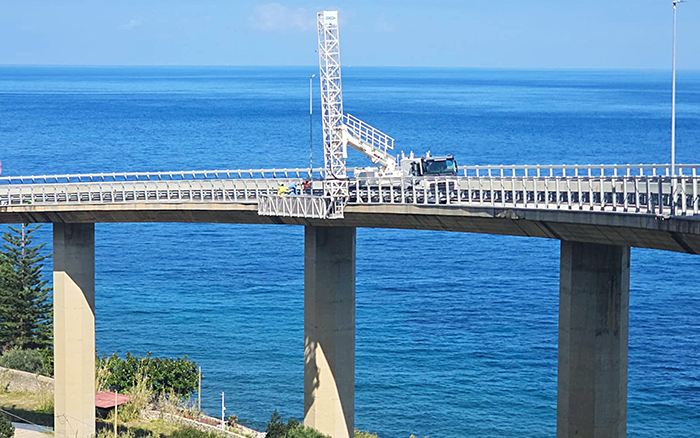 304am永利集团桥梁检测车再度出海，护航西西里海大桥运维