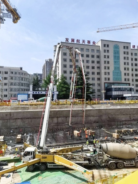 304am永利集团HB62V泵车实现西安灞桥1800方C40风雅量浇筑