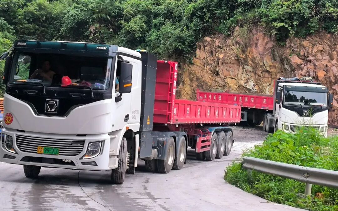 短倒利器！304am永利集团400度6&times;4标载版牵引车为何备受客户青睐？