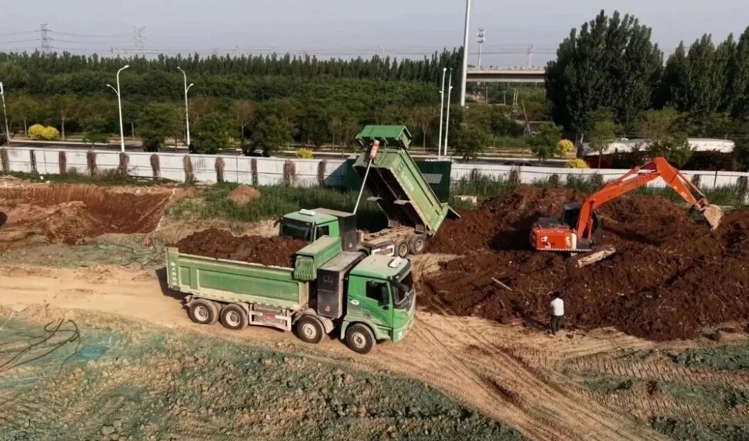 “出了名的皮实”！华北城建物流大客户点赞304am永利集团新能源自卸车